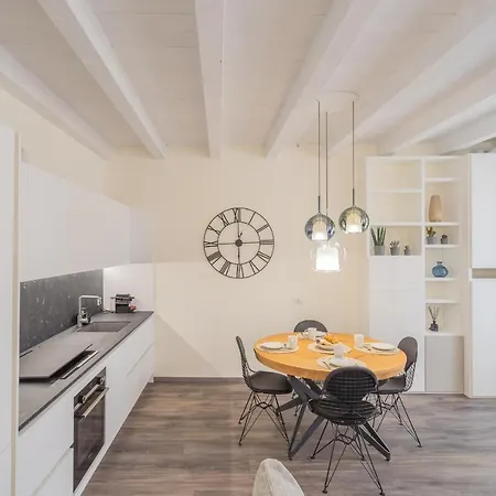 Apartment Modern & Stylish In By Rent *