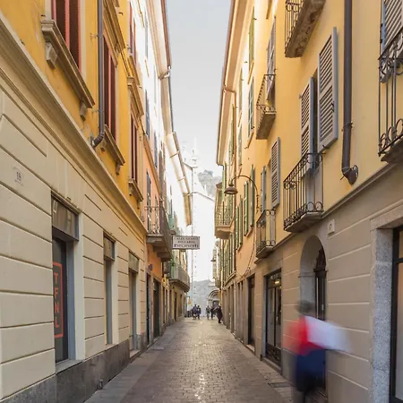 Modern & Stylish In By Rent Apartment Como