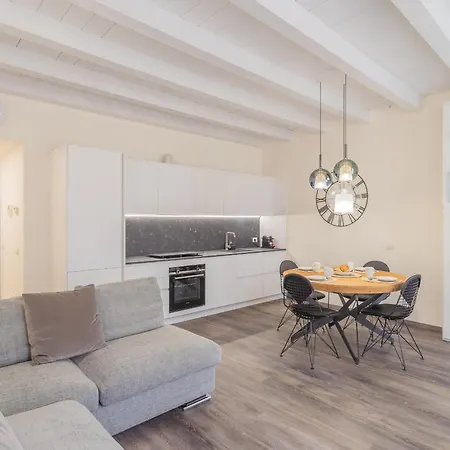 Apartment Modern & Stylish In By Rent