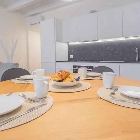 Appartement Modern & Stylish In By Rent *