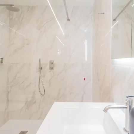 Modern & Stylish In By Rent Appartement Côme
