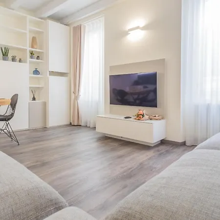 Modern & Stylish In By Rent * Côme